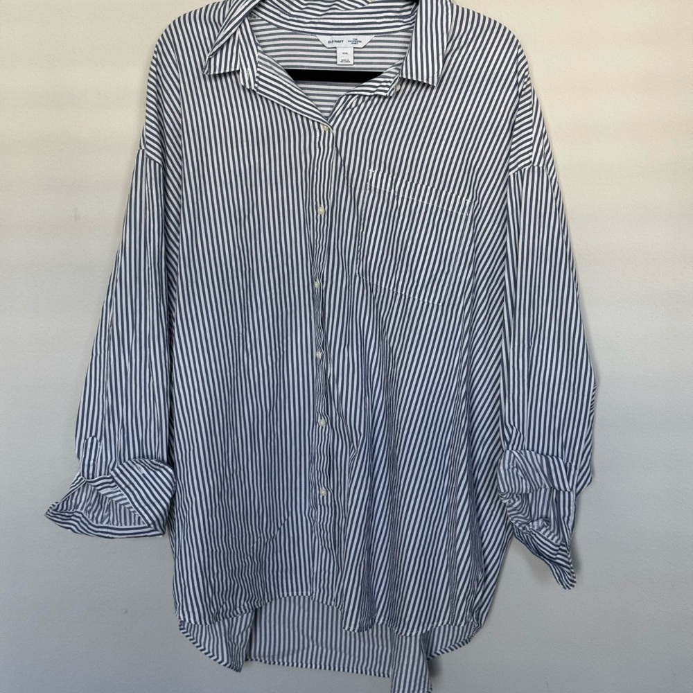 Old Navy Black and White Casual Button Down Shirt